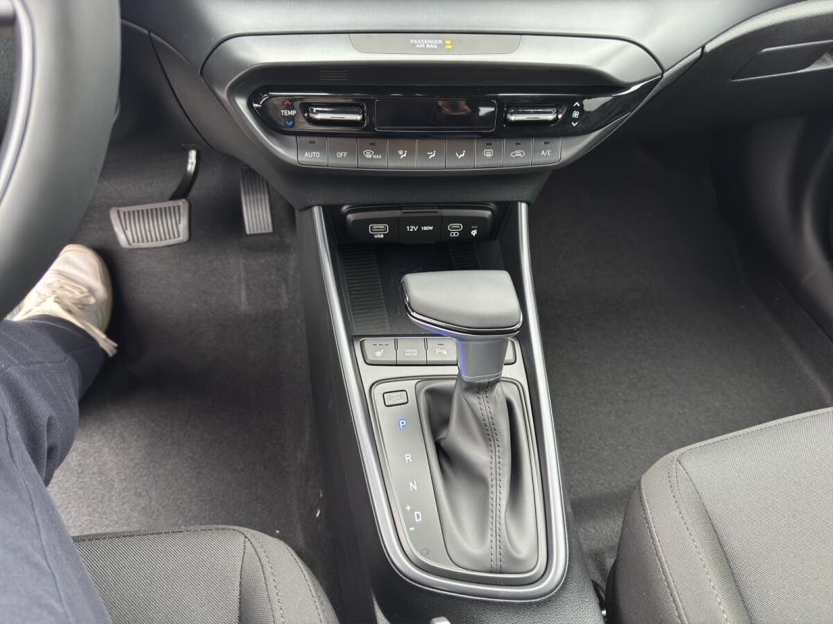 Hyundai i20 Prime "Schwarz" 74 KW Prime 100PS Automatik **Gewerbe** **sofort verfügbar** Navi Digitales Cockpit