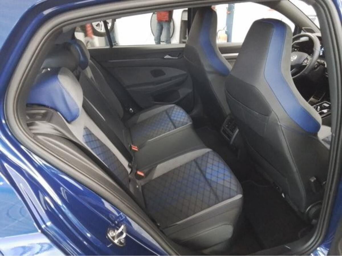 Volkswagen Golf 8 / R - BLACK EDITION / AKRAPOVIC WINTERRÄDER Volkswagen Golf 8 / R - BLACK EDITION / AKRAPOVIC WINTERRÄDER