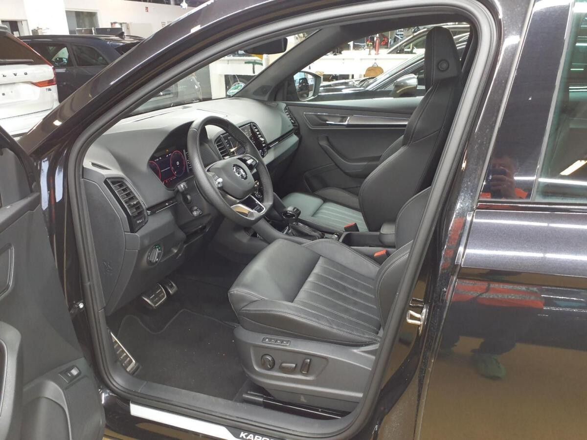 Skoda Karoq 1,5 TSI DSG Sportline Leder Panodach Matrix OHNE ÜBERFÜHRUNGSKOSTEN!