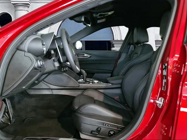 Alfa Romeo Giulia QUADRIFOGLIO 2.9 V6 Bi-Turbo 382 kW (520 PS) AT8 Akrapovic Roso Etna