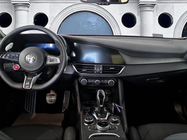 Alfa Romeo Giulia QUADRIFOGLIO 2.9 V6 Bi-Turbo 382 kW (520 PS) AT8 Akrapovic Roso Etna