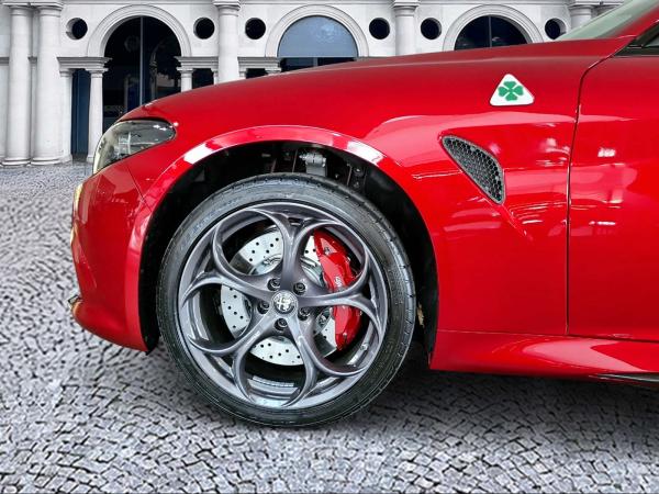 Alfa Romeo Giulia QUADRIFOGLIO 2.9 V6 Bi-Turbo 382 kW (520 PS) AT8 Akrapovic Roso Etna