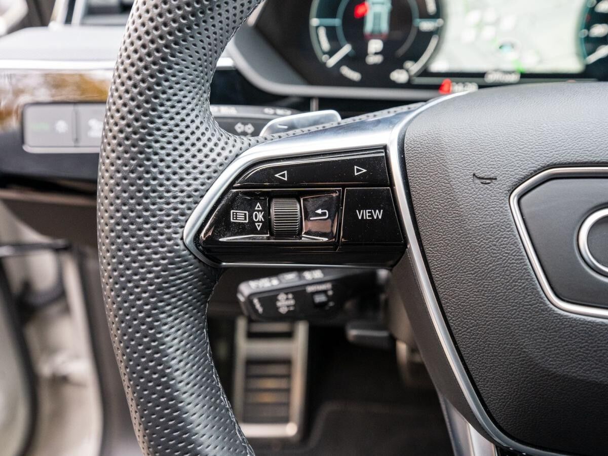 Audi Q8 50 e-tron S line quattr NAVI MATRIX UVP 99540 0,25% Versteuerung