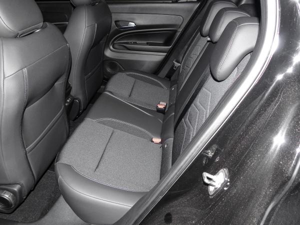 Jeep Avenger Altitude Winter Paket 17 Zoll AWR LED