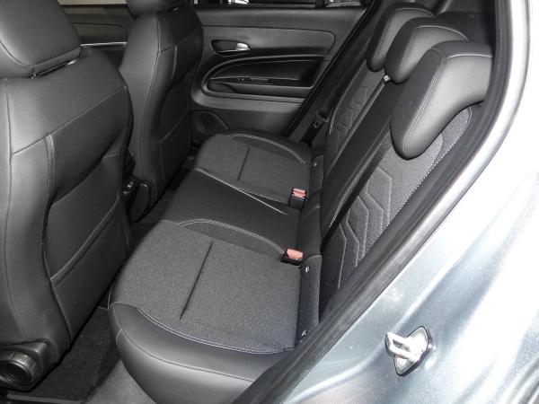 Jeep Avenger Altitude Winter Paket 17 Zoll AWR LED