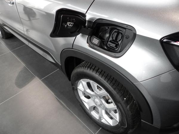 Jeep Avenger Altitude Winter Paket 17 Zoll AWR LED