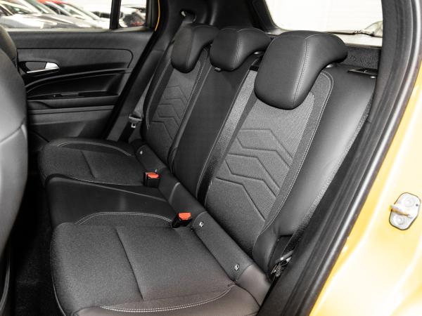 Jeep Avenger Altitude Winter Paket 17 Zoll AWR LED