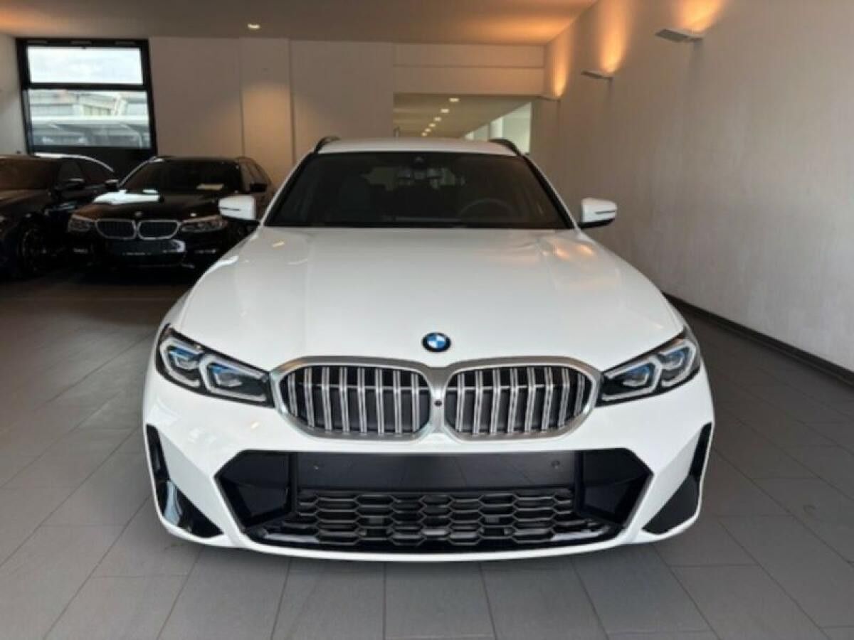 BMW 320 i Touring M-Sportpaket *AHK* Sofort Verfügbar*