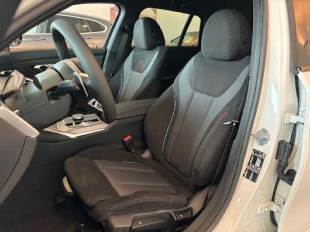 BMW 320 i Touring M-Sportpaket *AHK* Sofort Verfügbar*