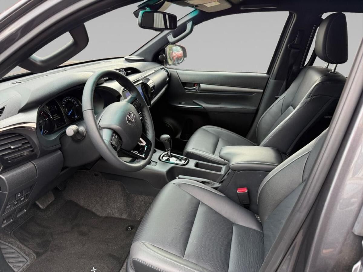 Toyota Hilux 4x4 Double Cab Invincible