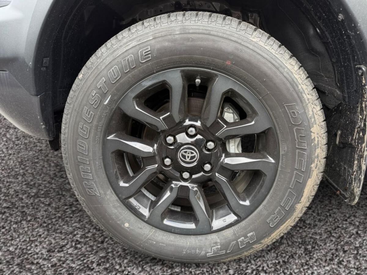 Toyota Hilux 4x4 Double Cab Invincible