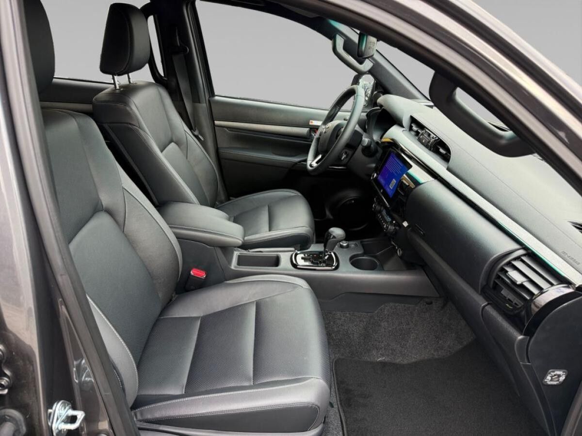 Toyota Hilux 4x4 Double Cab Invincible