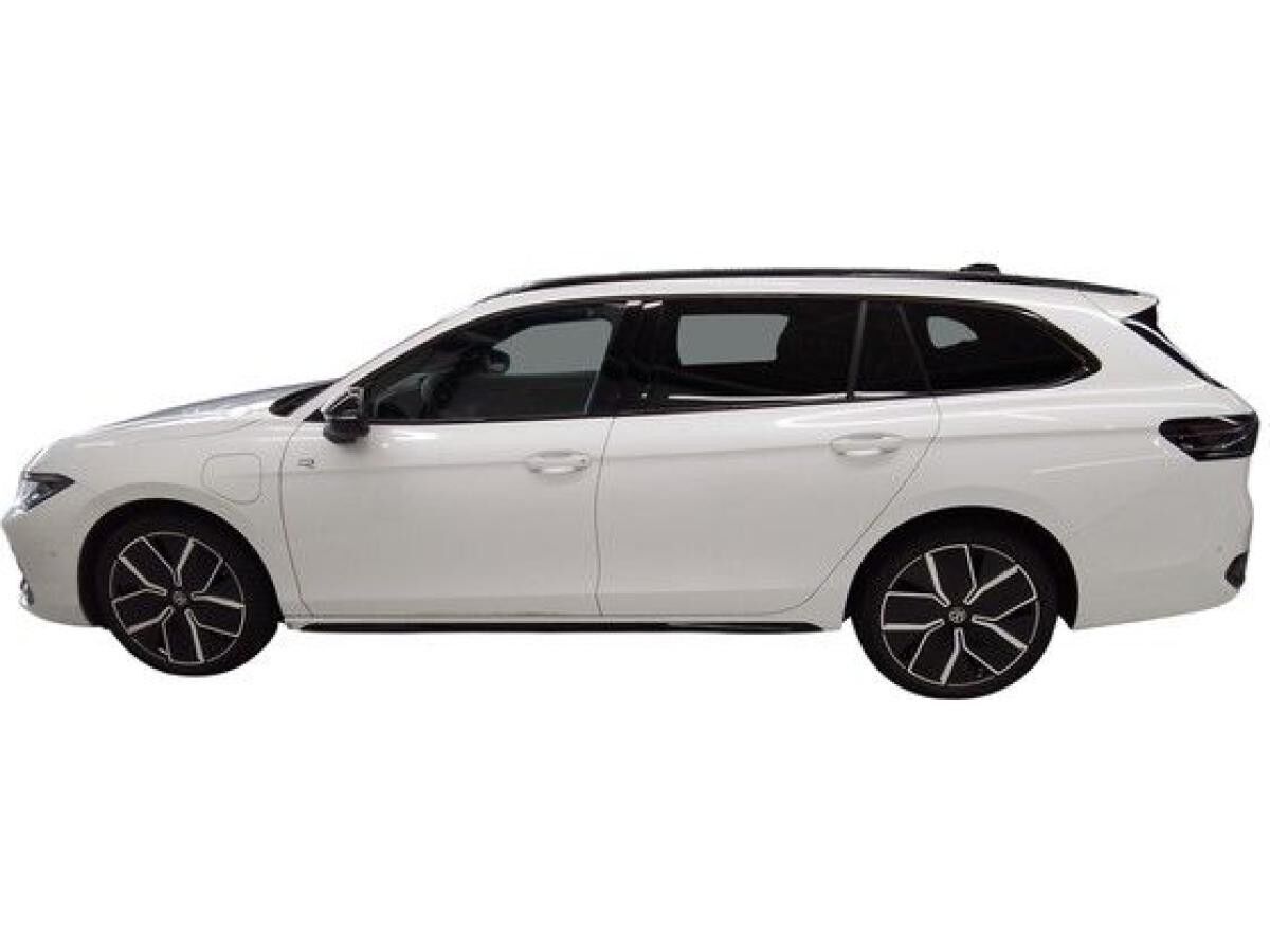 Volkswagen Passat Variant R-LINE 1.5 TSI eHybrid LEDER AHK PANO Volkswagen Passat Variant R-LINE 1.5 TSI eHybrid LEDER AHK PANO