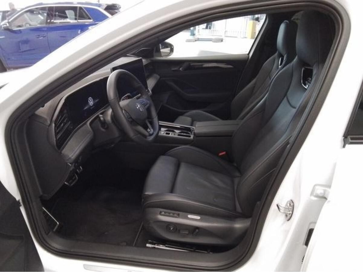 Volkswagen Passat Variant R-LINE 1.5 TSI eHybrid LEDER AHK PANO Volkswagen Passat Variant R-LINE 1.5 TSI eHybrid LEDER AHK PANO