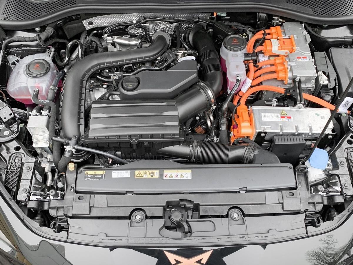 Cupra Leon Sportstourer VZ 1.5 e-HYBRID DSG Matrix