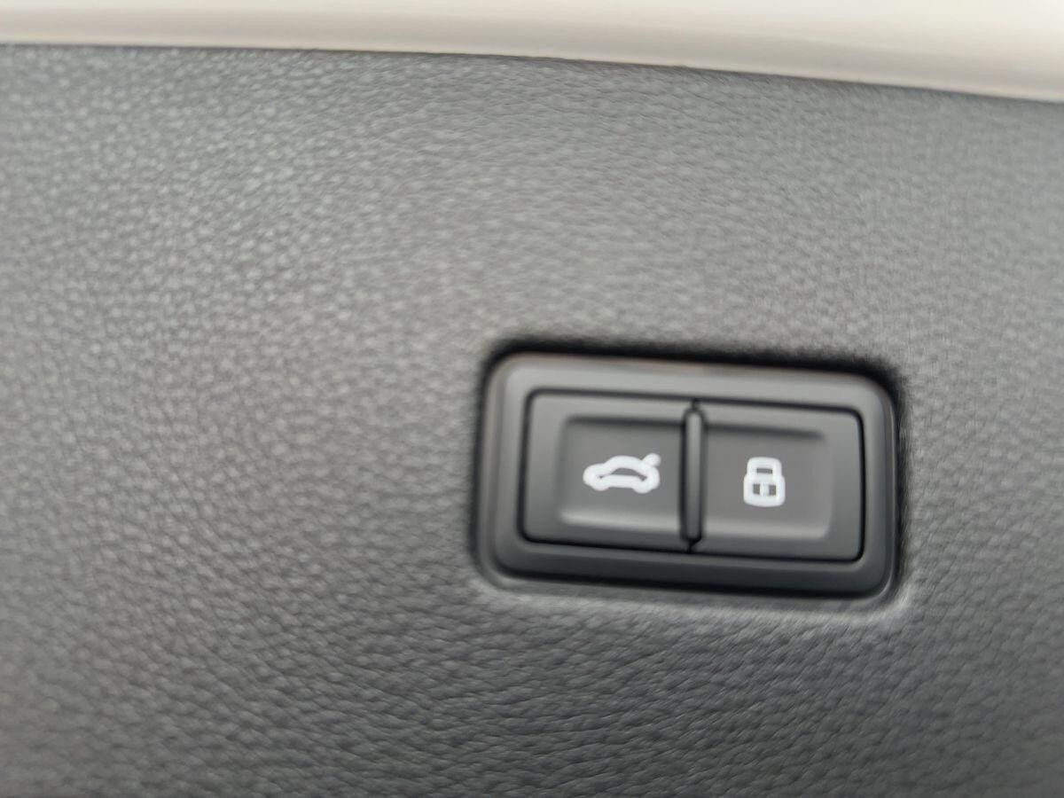 Audi RS Q8 SUV performance tiptronic AKTIONSPREIS Audi RS Q8 SUV performance tiptronic AKTIONSPREIS