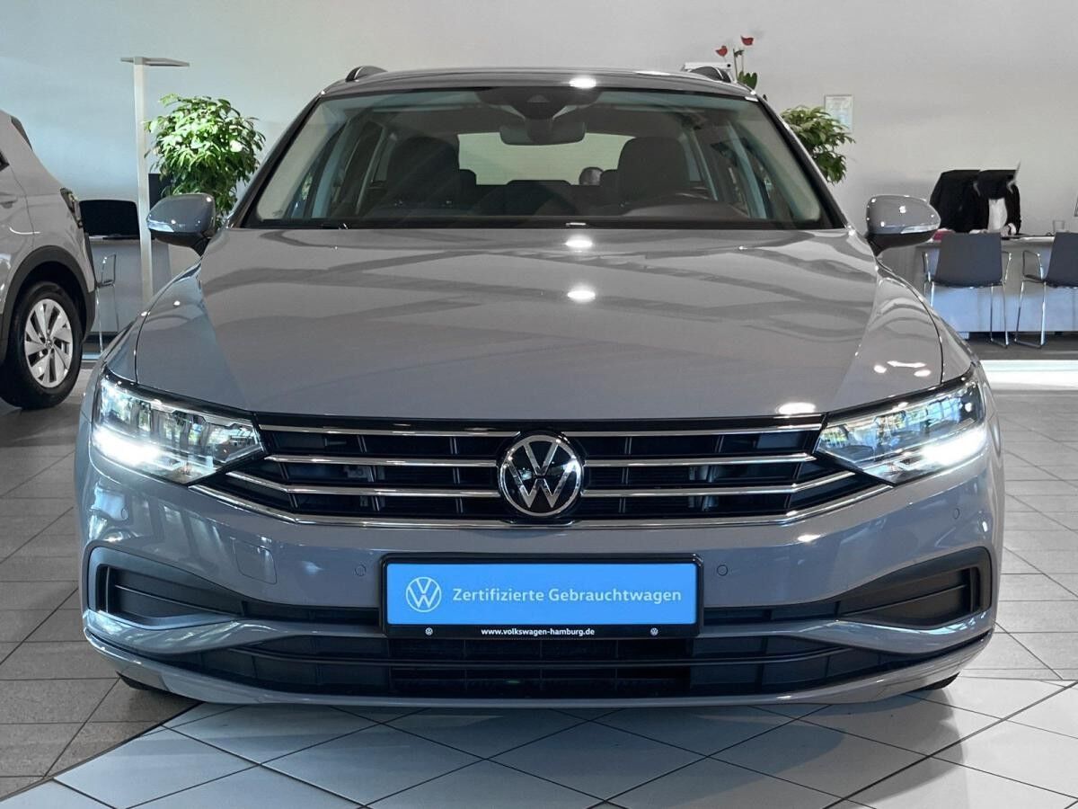 Volkswagen Passat Variant 1.5 TSI DSG Ganzjahresreifen Rear View AppConnect