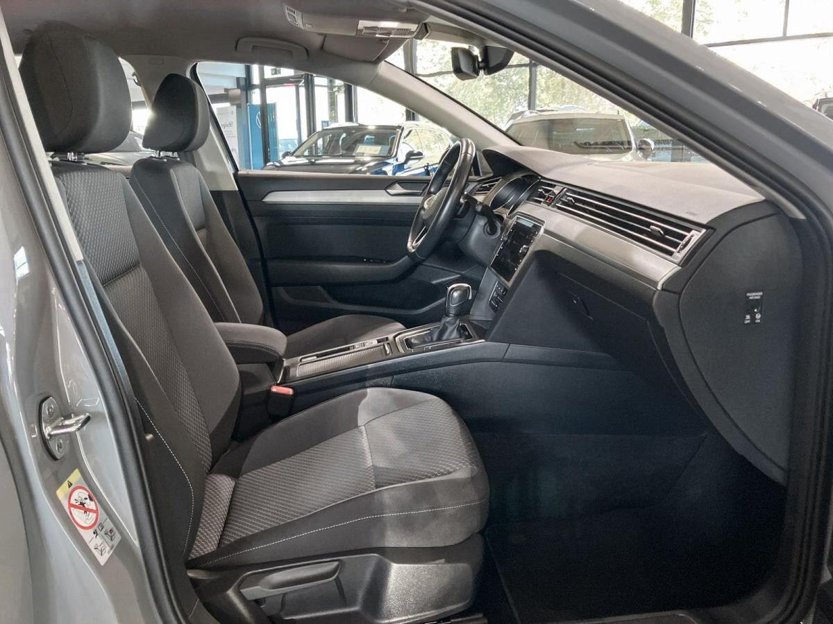 Volkswagen Passat Variant 1.5 TSI DSG Ganzjahresreifen Rear View AppConnect