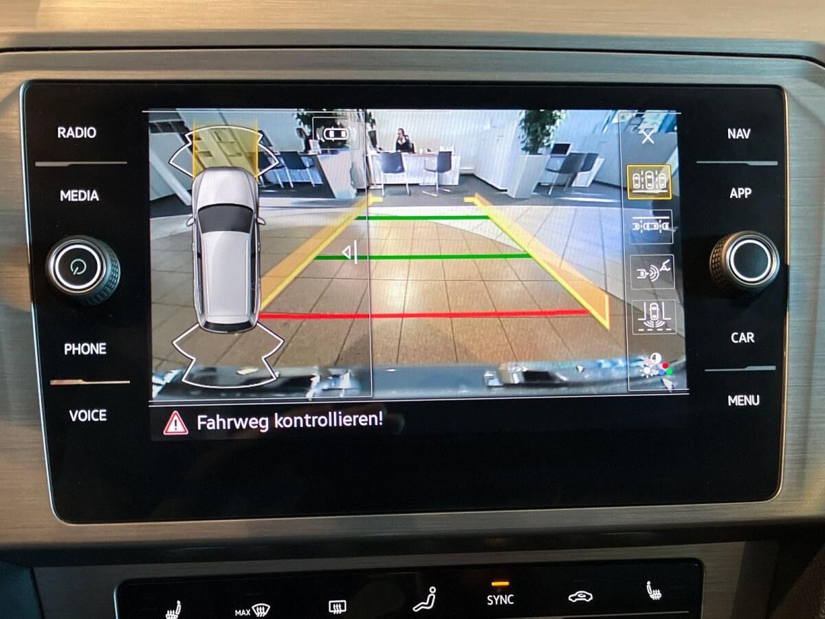 Volkswagen Passat Variant 1.5 TSI DSG Ganzjahresreifen Rear View AppConnect