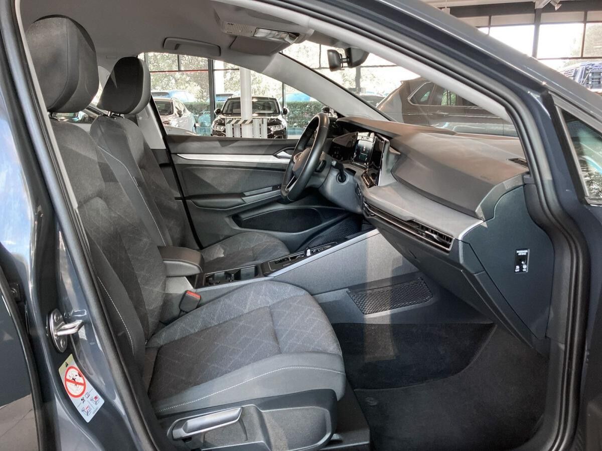 Volkswagen Golf VIII 1.5 TSI Life DSG AppConnect LED Einparkhilfe