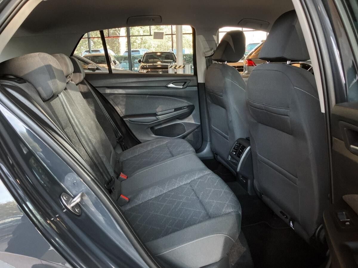 Volkswagen Golf VIII 1.5 TSI Life DSG AppConnect LED Einparkhilfe