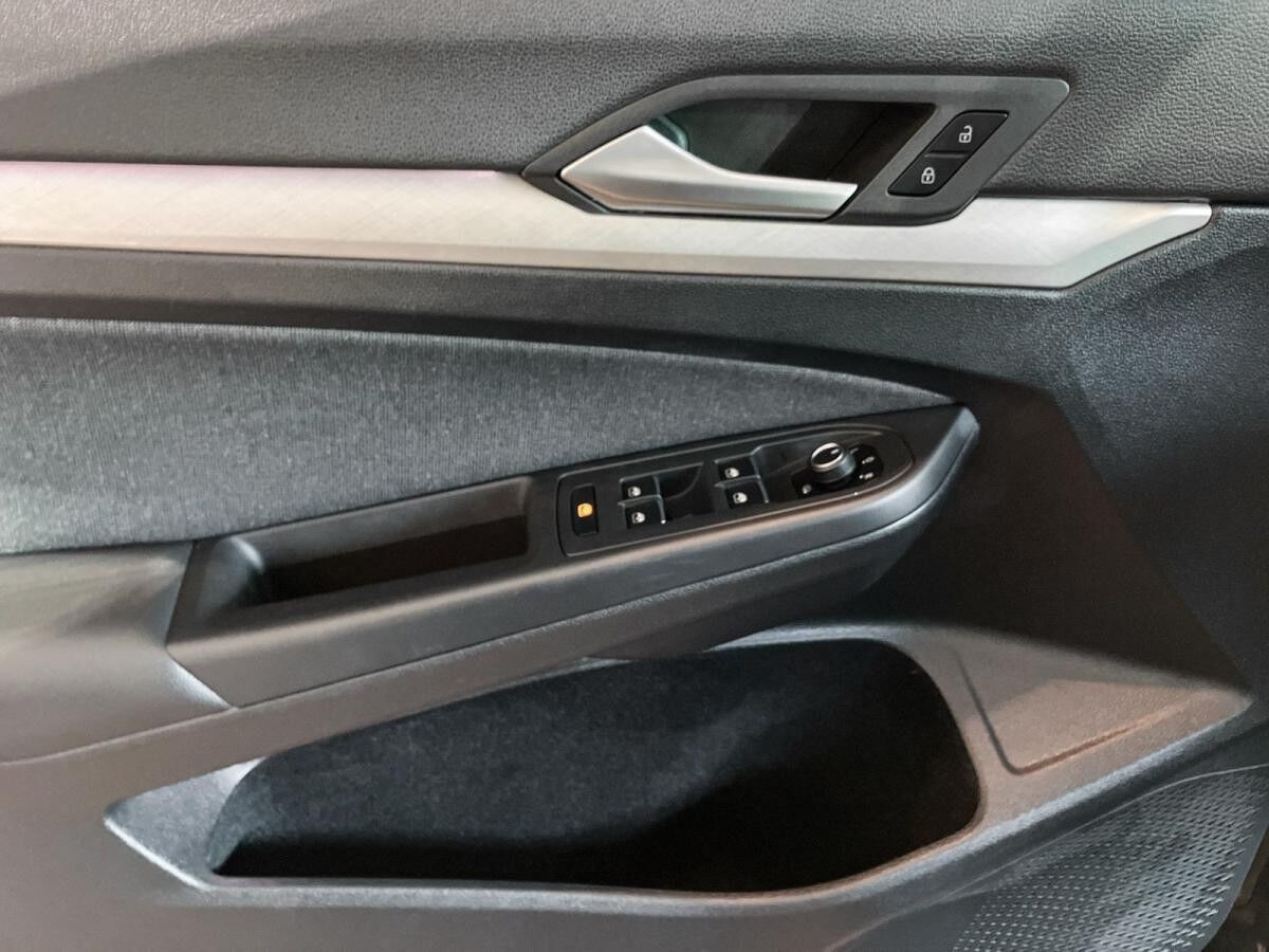 Volkswagen Golf VIII 1.5 TSI Life DSG AppConnect LED Einparkhilfe