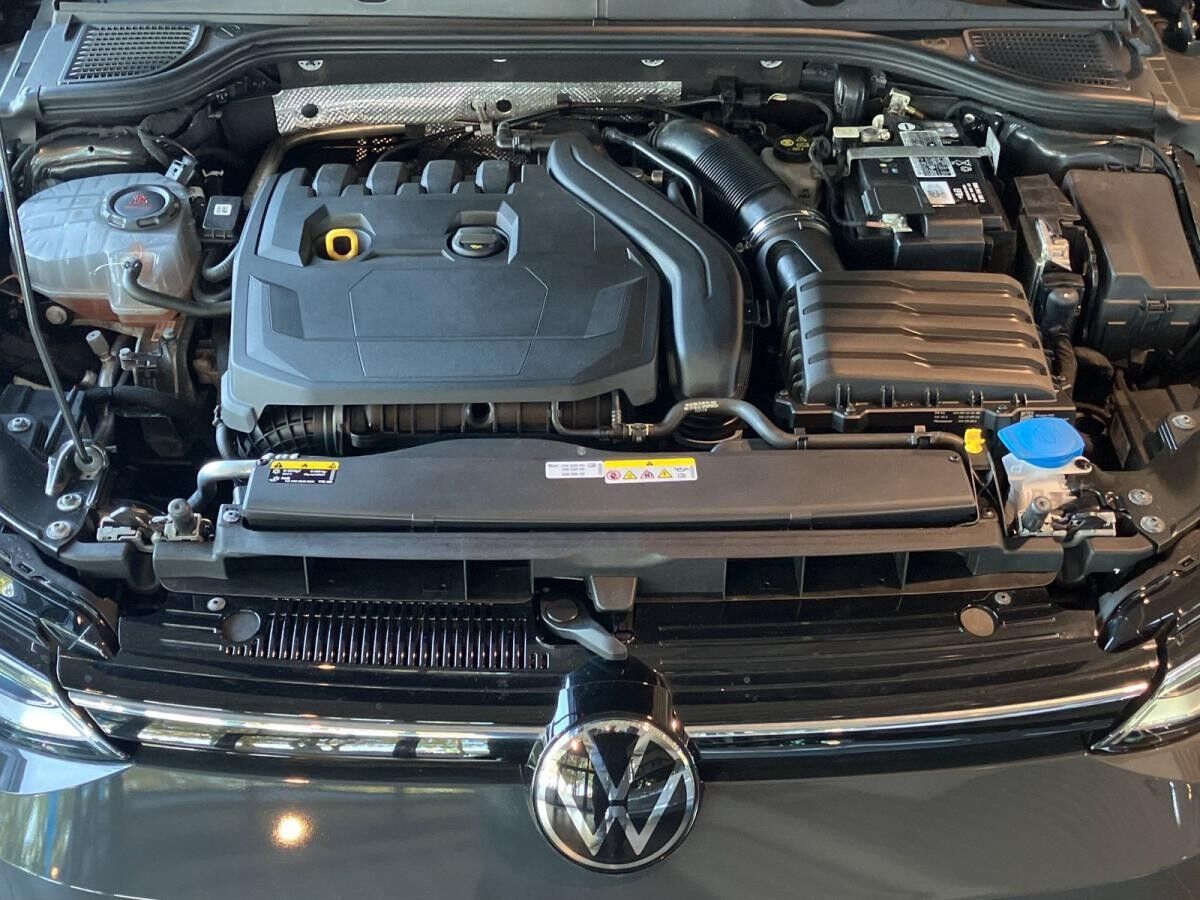 Volkswagen Golf VIII 1.5 TSI Life DSG AppConnect LED Einparkhilfe