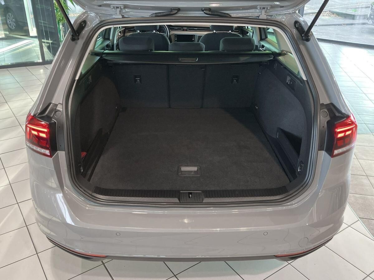 Volkswagen Passat Variant 1.5 TSI DSG LED Navi Ganzjahresreifen