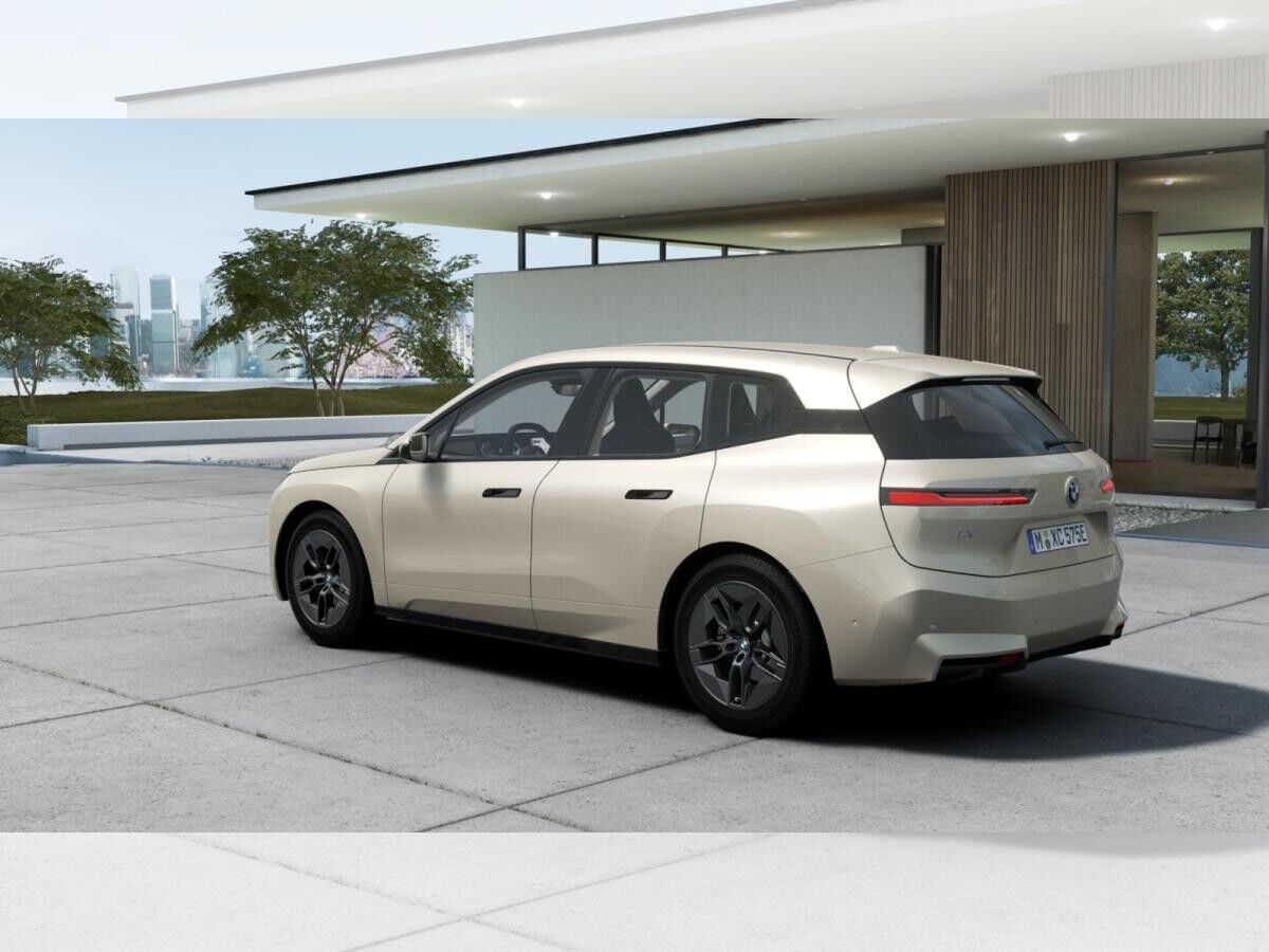 BMW ix xDrive45 Gewerbeaktion // 0,25 % DW Besteuerung // 20" // Komfort // Driving As. Plus //H&K Sound