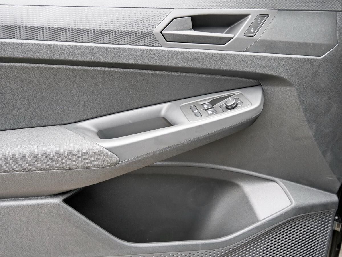 Volkswagen Caddy Maxi California 7-Sitzer 1,5 l TSI 7-Gang-DSG AHK App-Connect uvm