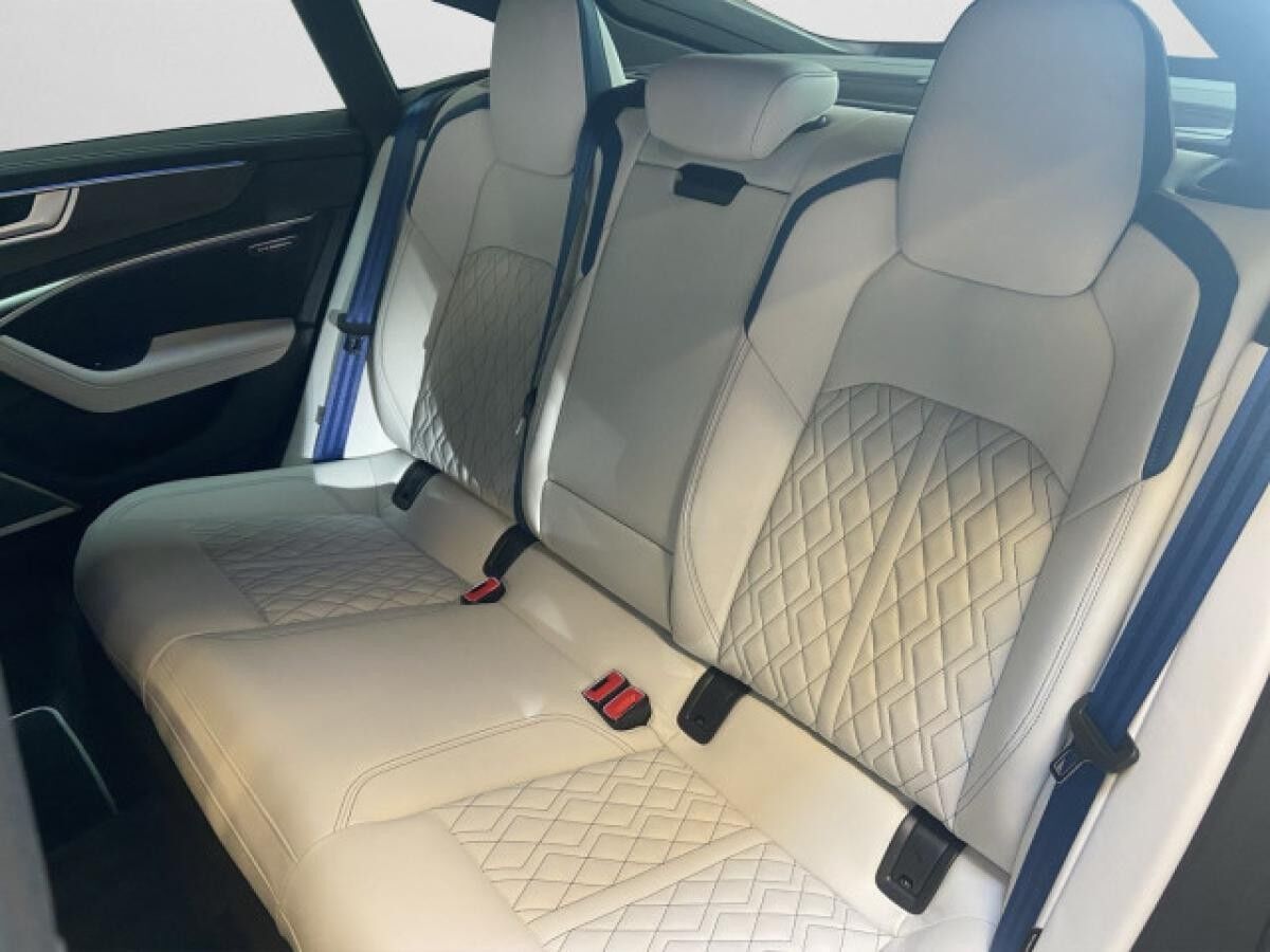 Audi S7 Sportback, Luftfahrwerk, Sportedition Silber/Ozeanblau, el. Panodach, B&O Sound, AHK