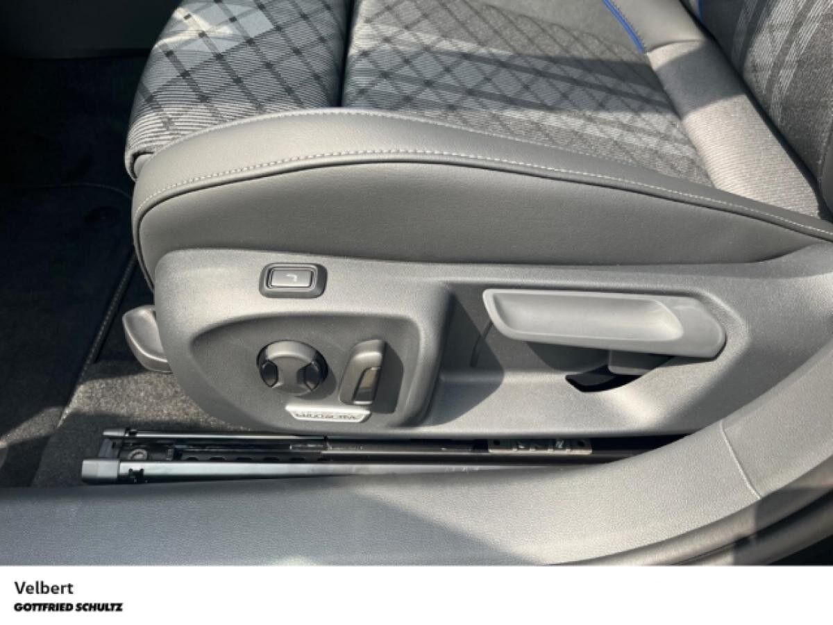 Volkswagen Passat R-Line 1.5 eHybrid 🔥Herbst Deal🔥Panoramadach, Matrix-LED uvm. (Velbert)