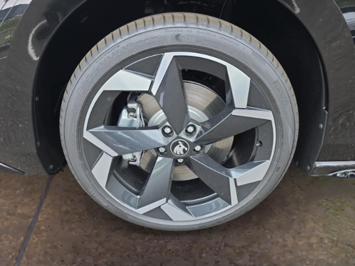 Skoda Superb Combi 2.0 TDI DSG 4x4 Sportline MATRIX NAVI HUD AHK PDC RÜFA  DCC CANTON