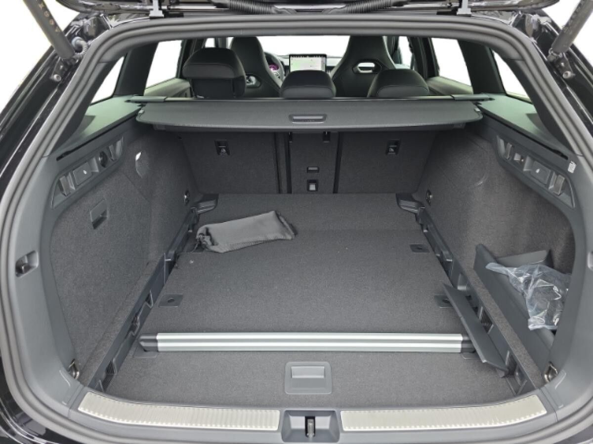 Skoda Superb Combi 2.0 TDI DSG 4x4 Sportline MATRIX NAVI HUD AHK PDC RÜFA  DCC CANTON