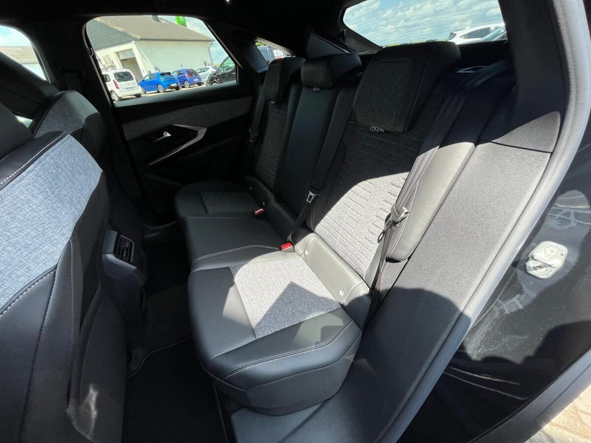 Peugeot 3008 Allure HYBRID 145 e-DSC6 !SOFORT!