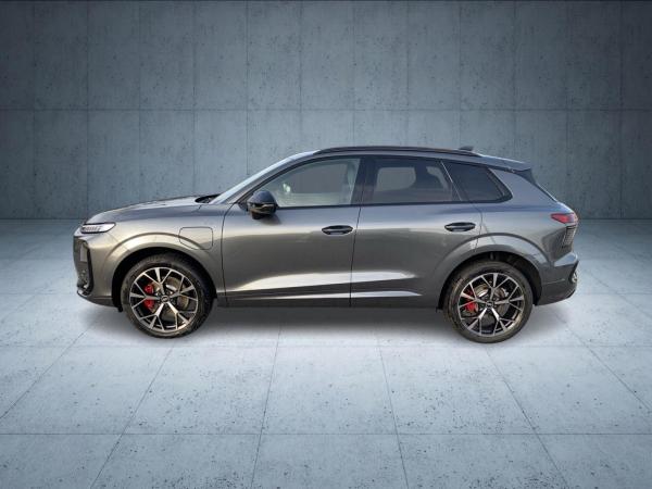 Audi Q3 SUV e-hybrid S tr. Matrix HUD 360 PANO 20