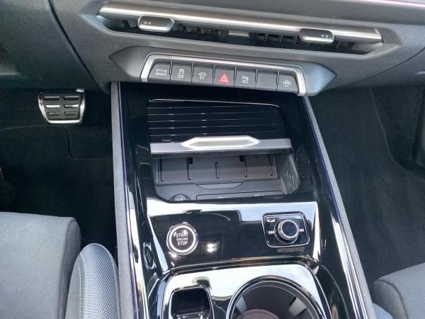 Audi Q3 SUV e-hybrid S tr. Matrix HUD 360 PANO 20