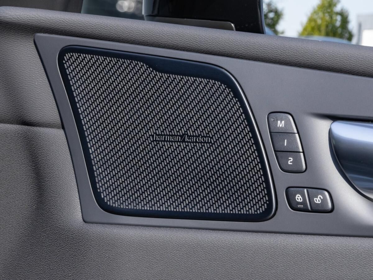 Volvo XC60 T8 Plus Black Edition