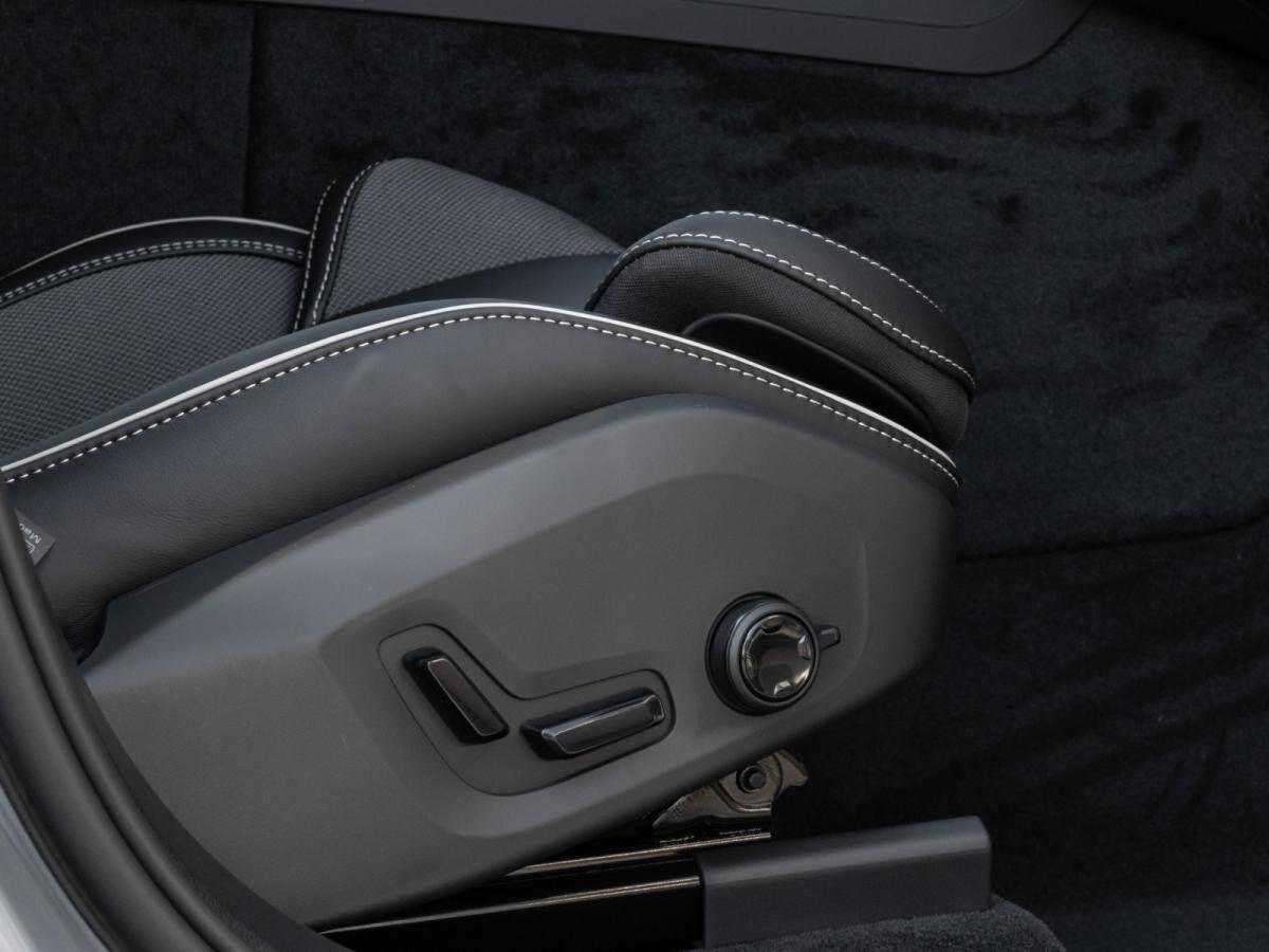 Volvo XC60 T8 Plus Black Edition