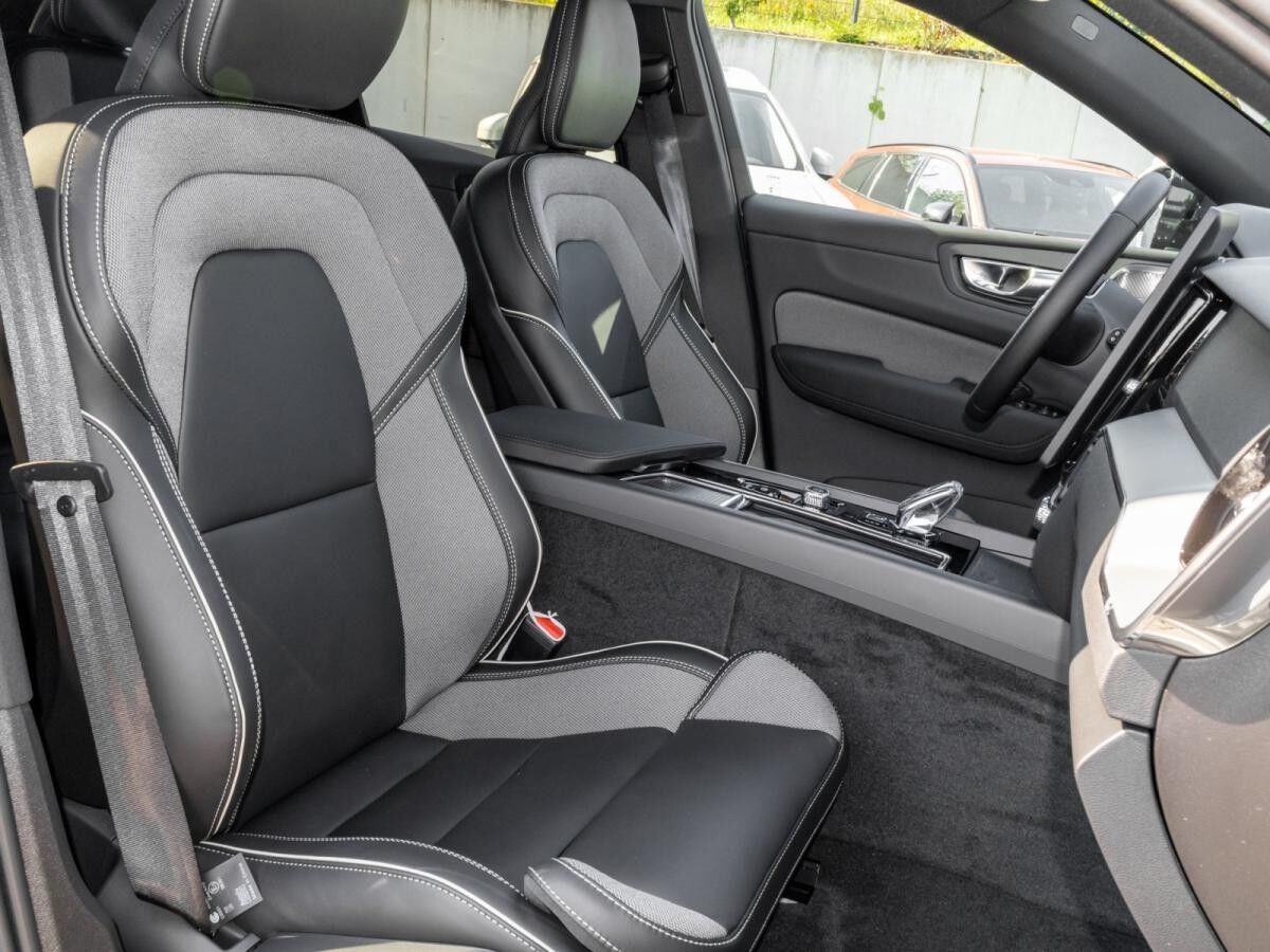 Volvo XC60 T8 Plus Black Edition