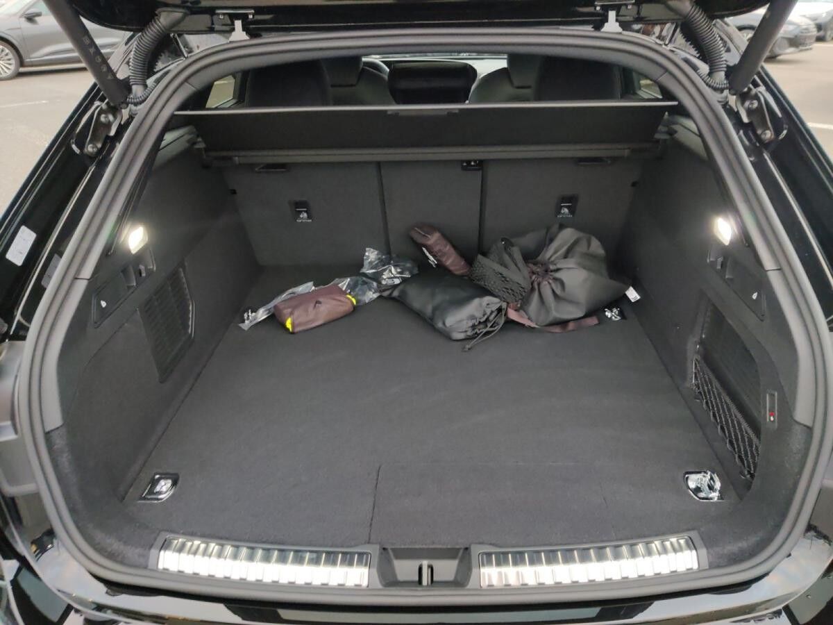 Audi A5 Avant e-hybrid quattro S tronic Audi A5 Avant e-hybrid quattro S tronic