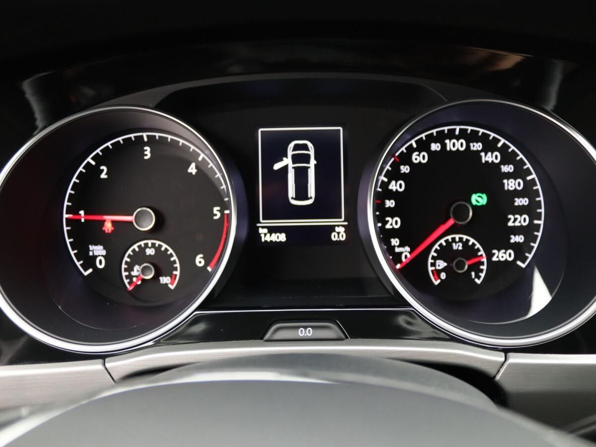 Volkswagen Touran Comfortline 2.0 TDI DSG / Navi, LED, RFK