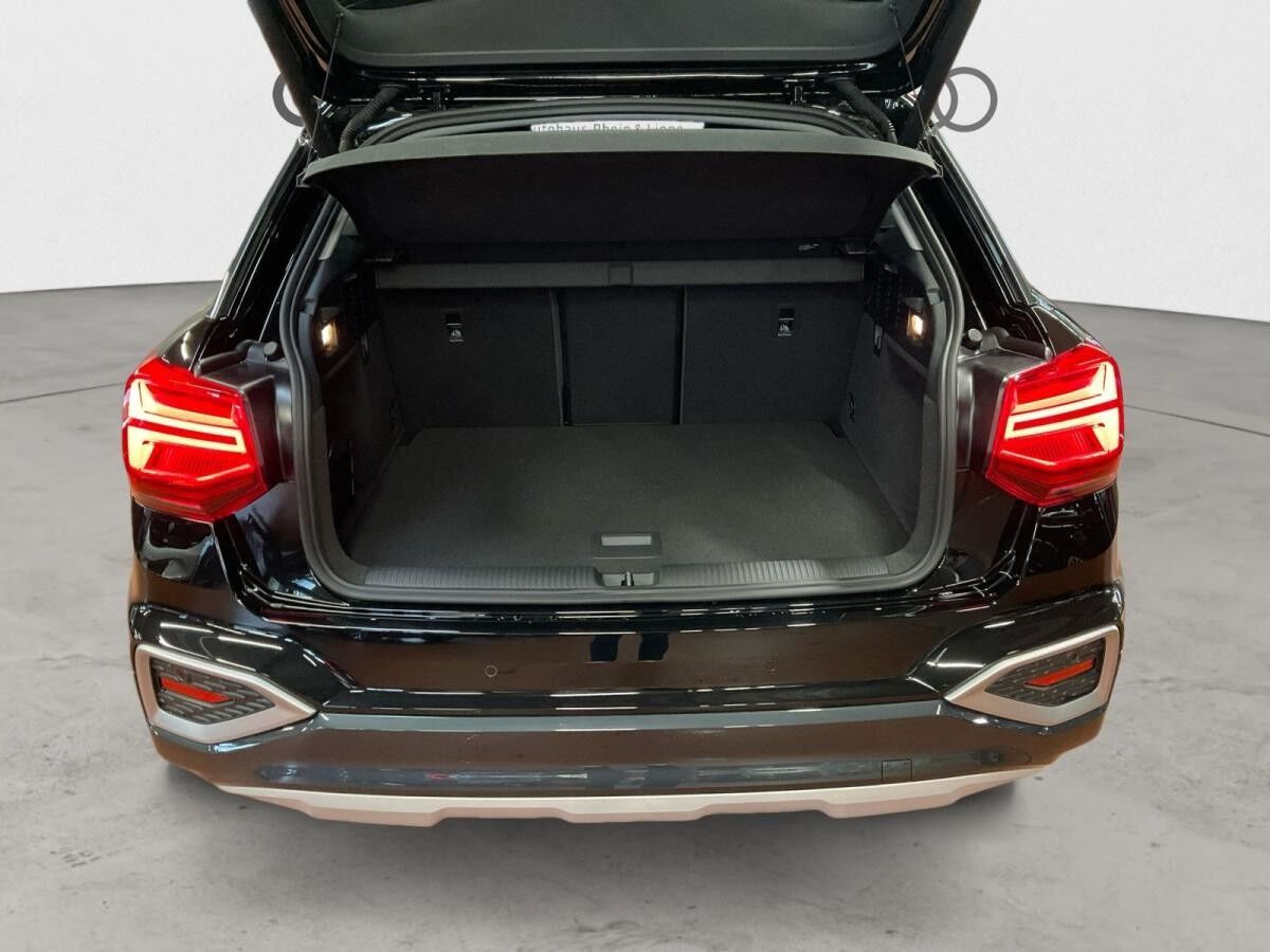 Audi Q2 35 TFSI Advanced S tronic MATRIX AHK CarPlay