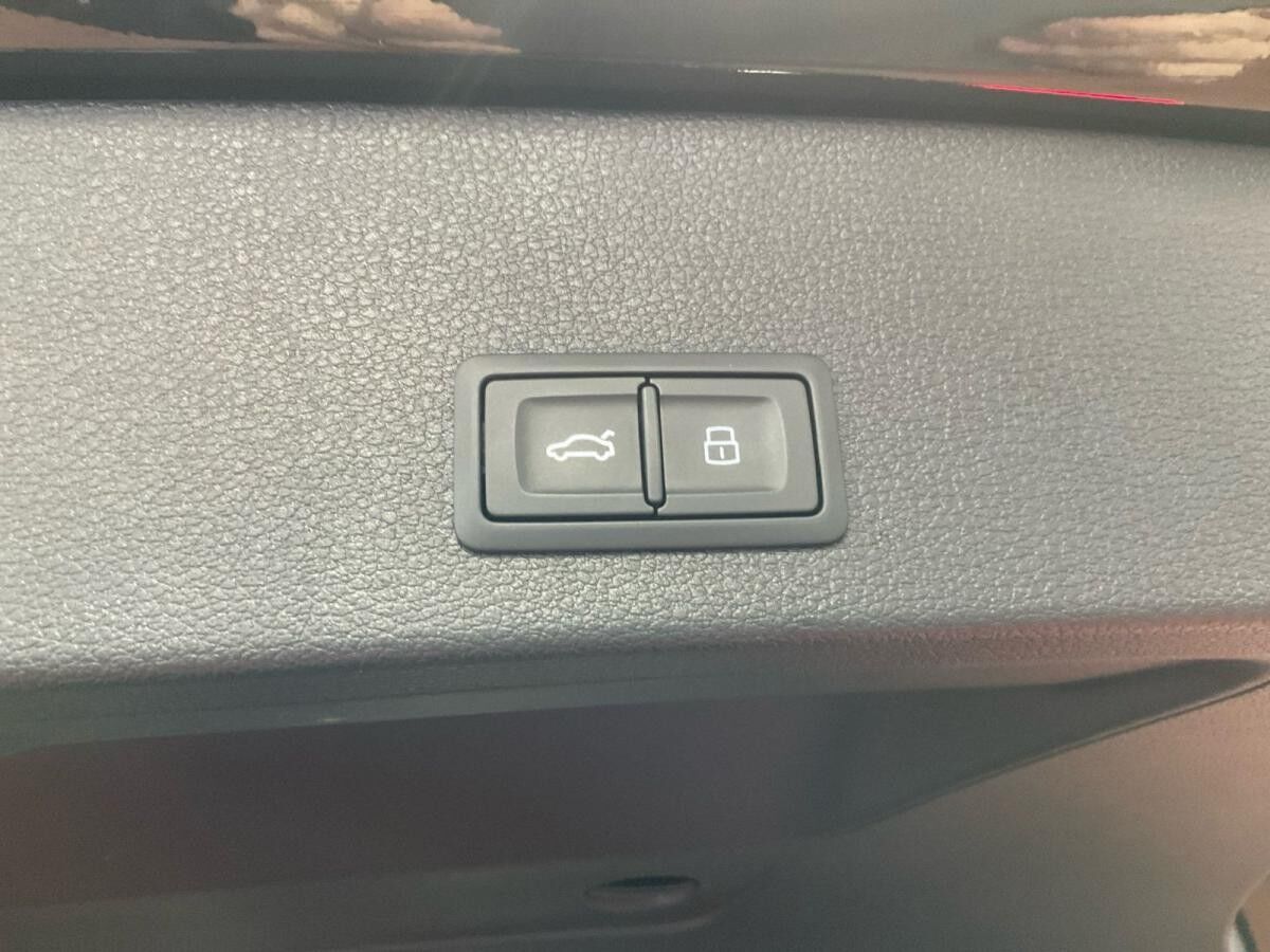 Audi Q2 35 TFSI Advanced S tronic MATRIX AHK CarPlay