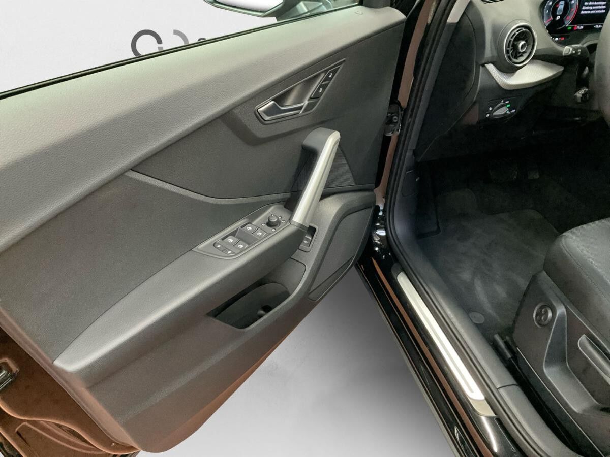 Audi Q2 35 TFSI Advanced S tronic MATRIX AHK CarPlay