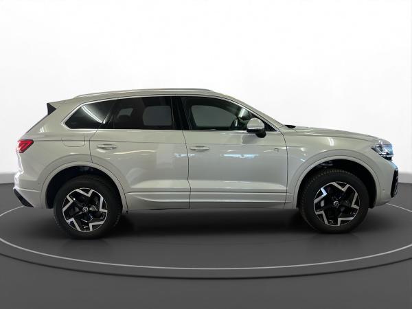 Volkswagen Touareg 3.0 TDI V6 4M R-Line AHK Matrix LM 19" Navi RFK ACC