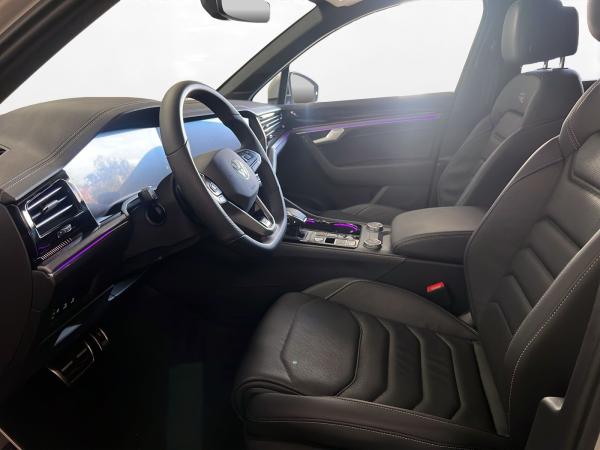 Volkswagen Touareg 3.0 TDI V6 4M R-Line AHK Matrix LM 19" Navi RFK ACC