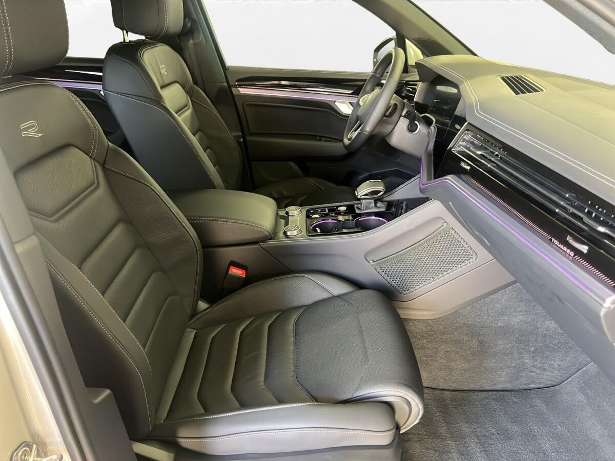 Volkswagen Touareg 3.0 TDI V6 4M R-Line AHK Matrix LM 19" Navi RFK ACC