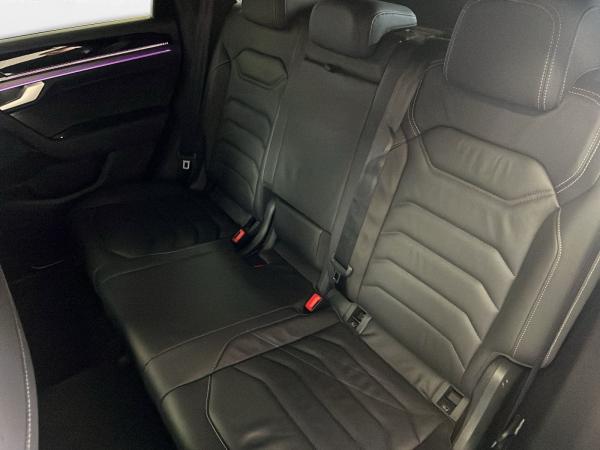 Volkswagen Touareg 3.0 TDI V6 4M R-Line AHK Matrix LM 19" Navi RFK ACC