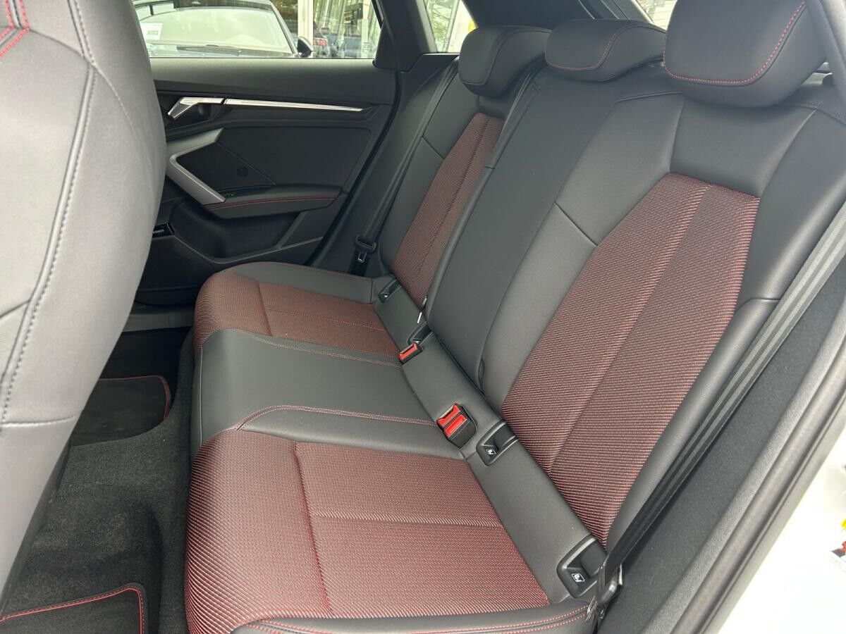 Audi A3 Sportback S line 45 TFSI e S tronic Matrix